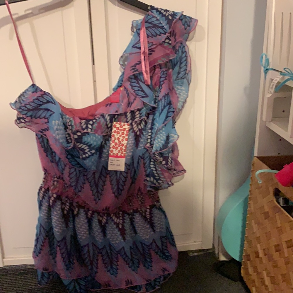 Women’s one shoulder shirt-nice shirt for vacation